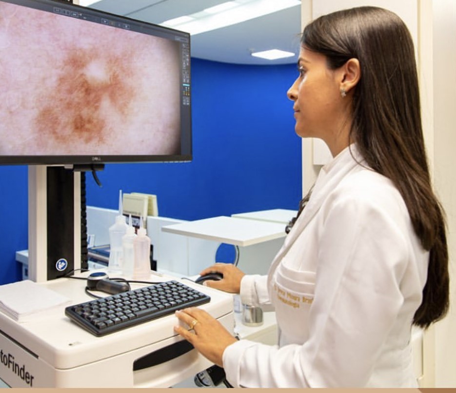 Você está visualizando atualmente Mapeamento corporal total com dermatoscopia digital: quando fazer?